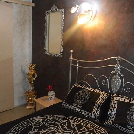 B&B Sotto Gli Archi 卡塔尼亚 外观 照片