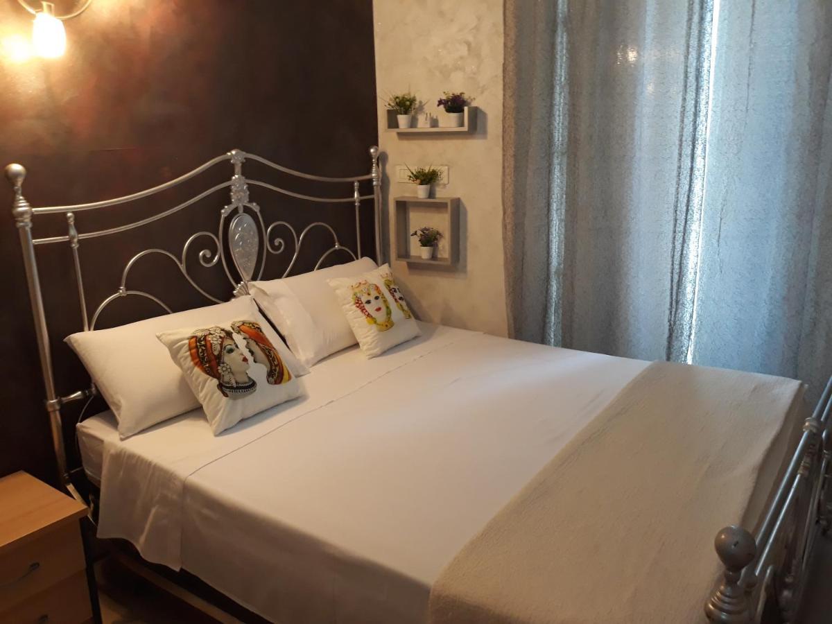 B&B Sotto Gli Archi 卡塔尼亚 外观 照片