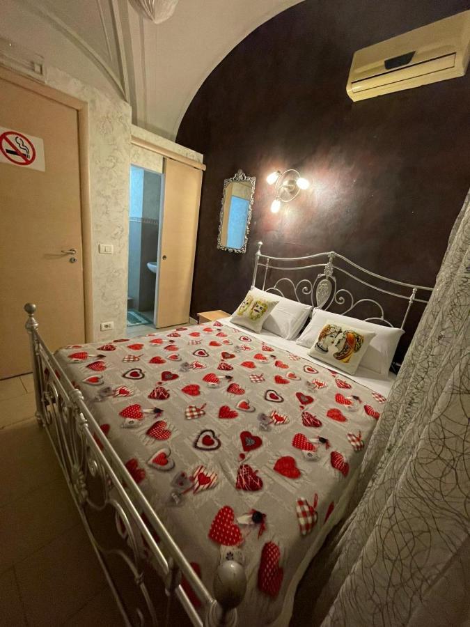 B&B Sotto Gli Archi 卡塔尼亚 外观 照片