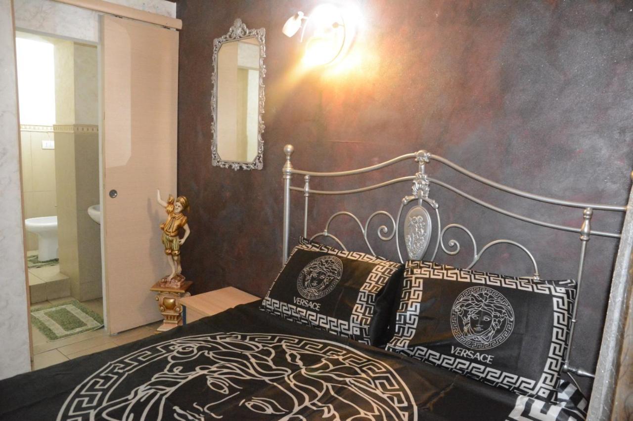 B&B Sotto Gli Archi 卡塔尼亚 外观 照片